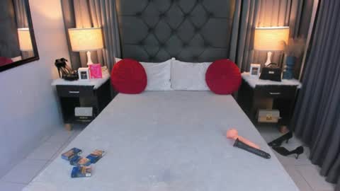 mia_mow online show from August 4, 11:18 am