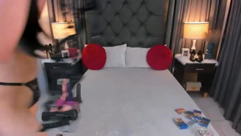 mia_mow online show from August 5, 8:34 am