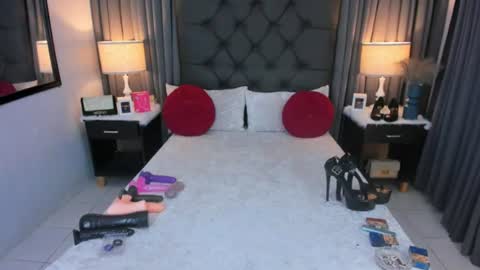 mia_mow online show from August 9, 10:49 am