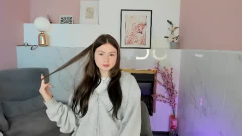 Mia online show from September 9, 12:57 pm
