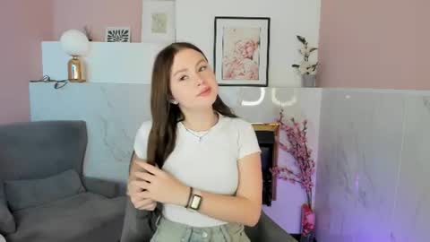 Mia online show from September 9, 2:03 pm