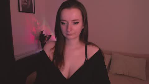 Mia online show from August 2, 11:11 pm