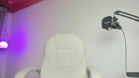 Mia Nevaeh - follow me online show from August 14, 8:45 pm