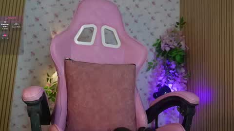 mia_noir online show from July 16, 4:57 am