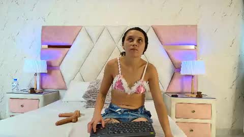 mia_nova18 online show from August 5, 5:22 pm