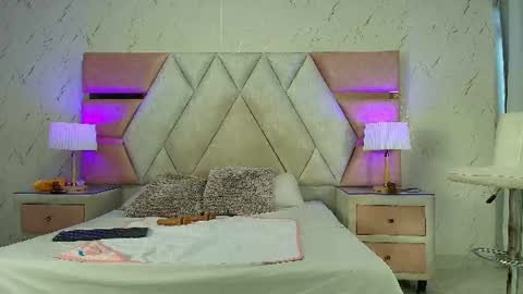 mia_nova18 online show from August 13, 2:31 pm