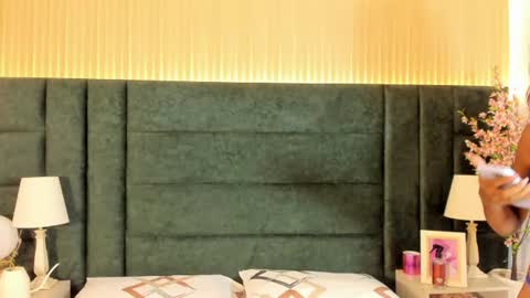mia_ohconnor online show from August 5, 12:25 pm