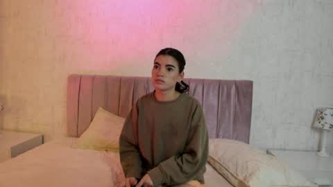 mia online show from August 8, 2:28 pm