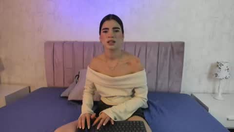 mia online show from August 15, 1:37 pm