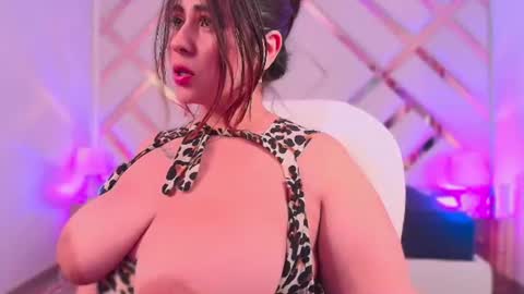 mia_pembroke_ online show from August 13, 9:23 am