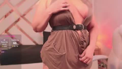mia_pembroke_ online show from August 14, 4:16 am