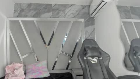mia_petiteht online show from August 12, 8:55 pm