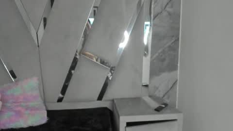 mia_petiteht online show from August 13, 1:19 am