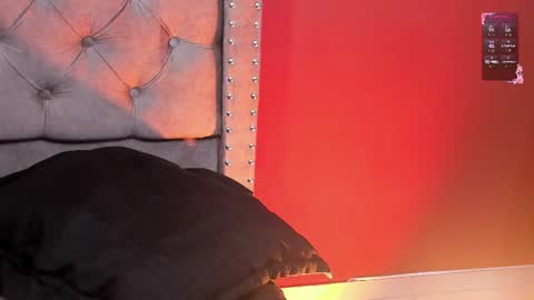 mia_quinn__ online show from August 15, 4:44 pm