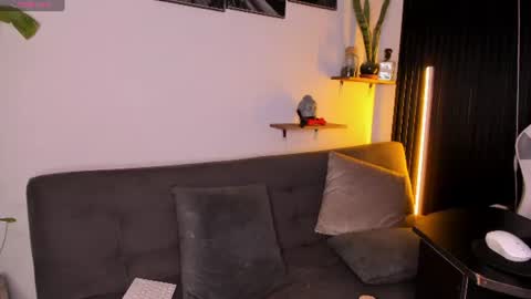 mia_ravenn online show from July 23, 12:35 am
