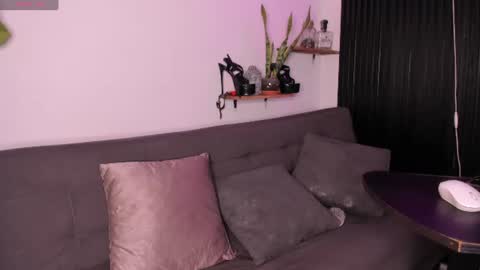 mia_ravenn online show from July 31, 3:40 pm
