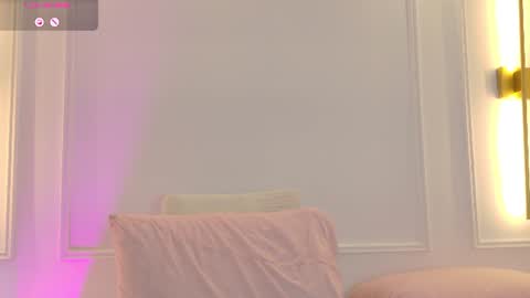 Mia online show from August 14, 4:54 pm