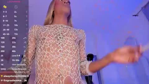mia_royal online show from August 6, 11:37 pm