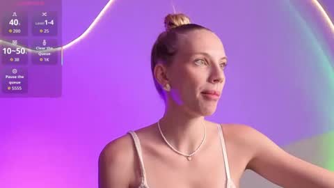 Mia online show from August 13, 5:32 am