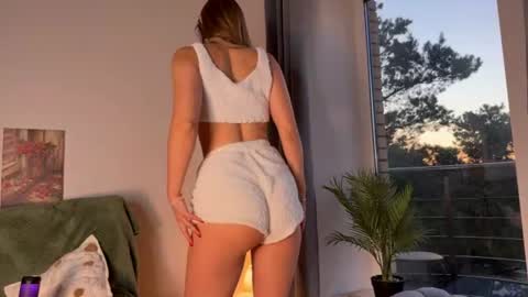 mia_skye1 online show from August 3, 2:18 am