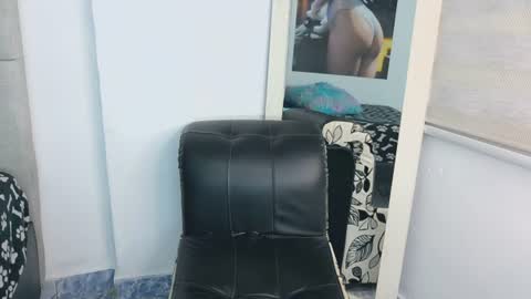 mia_thompson_0 online show from July 30, 5:53 pm