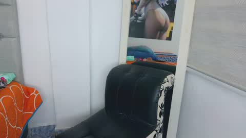 mia_thompson_0 online show from August 1, 3:07 pm