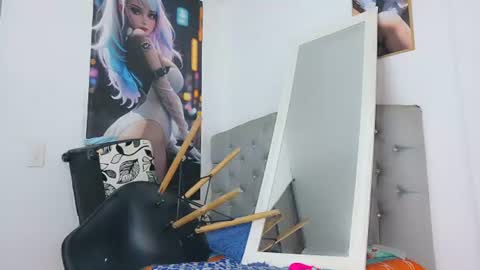 mia_thompson_0 online show from August 11, 6:43 pm