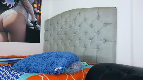 mia_thompson_0 online show from August 13, 1:36 pm