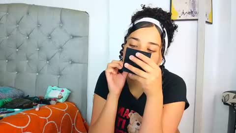 mia_thompson_0 online show from August 14, 5:49 pm