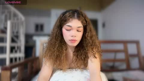 Mia online show from July 28, 8:15 pm