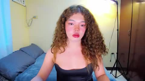 Mia online show from August 9, 10:00 pm