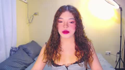 Mia online show from August 10, 4:30 pm