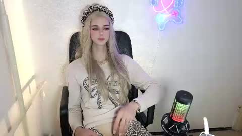 Mia online show from September 5, 2:05 am