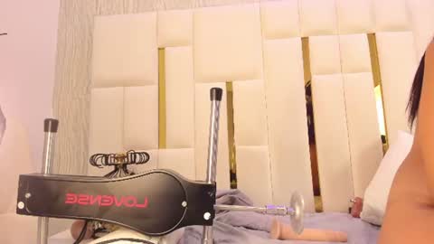 mia_vy online show from July 30, 10:44 am