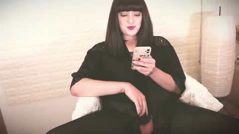 mia_wallase online show from August 3, 10:39 pm
