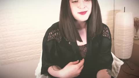 mia_wallase online show from August 12, 4:15 am