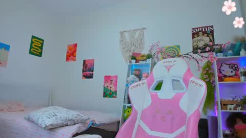 Mia online show from August 11, 6:48 am