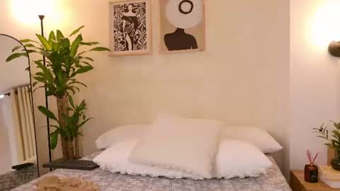 Mia White  online show from August 12, 5:26 pm