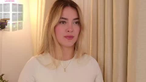 Mia White  online show from August 13, 1:58 pm