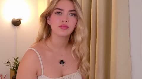 Mia White  online show from August 14, 2:43 pm