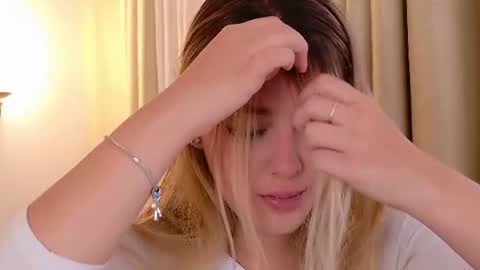 Mia White  online show from August 18, 3:18 pm