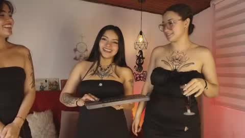mia_zafir online show from August 15, 4:27 am