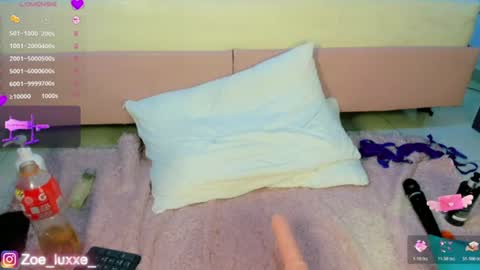 Mia online show from August 15, 4:05 am