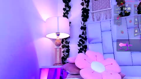 Mia online show from August 6, 5:56 pm
