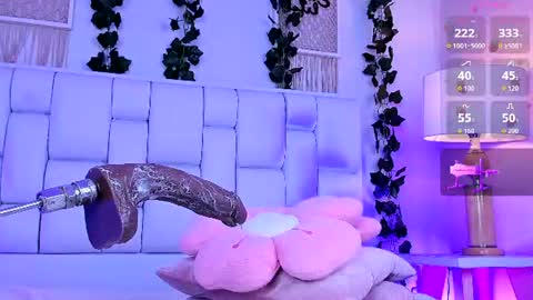Mia online show from August 7, 4:51 pm