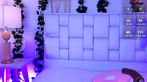 Mia online show from August 8, 1:33 pm