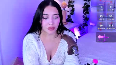 Mia online show from August 14, 1:59 pm