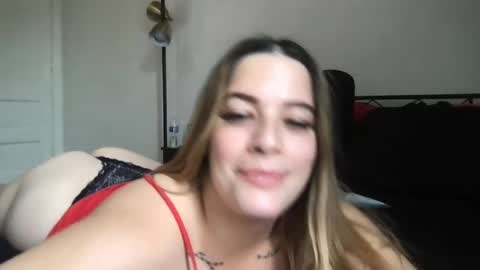 Mia Moji online show from August 12, 4:42 pm
