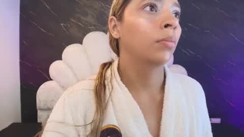Mia online show from August 10, 12:06 pm