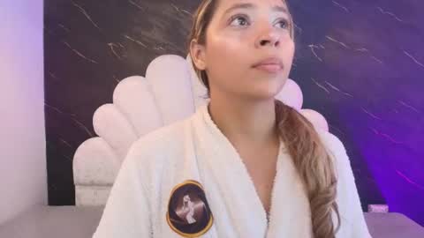Mia online show from August 11, 12:07 pm